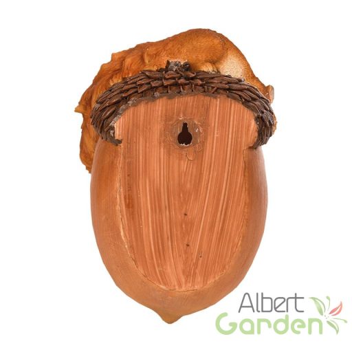 Makk alakú polyresin madáretető mókus figurával, dekorációs kiegészítő