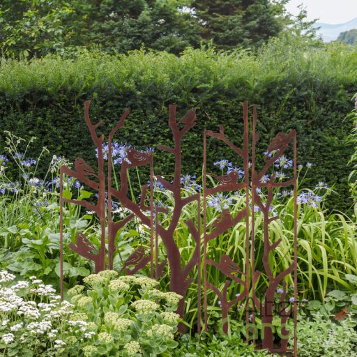 Rusztikus stílusú lézervágott fém növényfuttató, madár mintás, 117 cm, 5 db-os szett