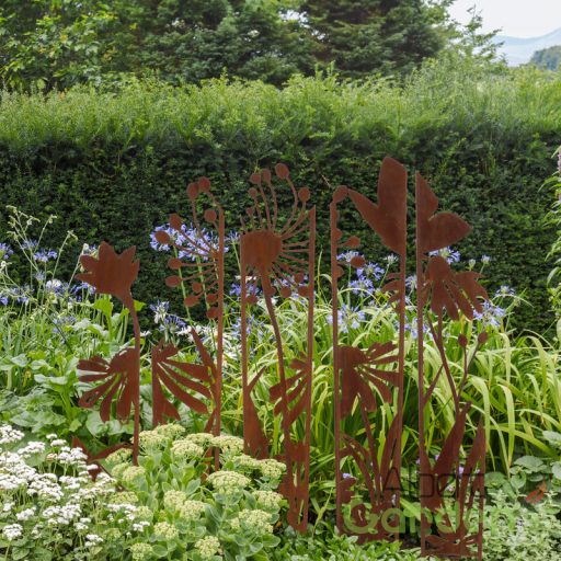 Rusztikus stílusú lézervágott fém növényfuttató, virág mintás, 117 cm, 5 db-os szett